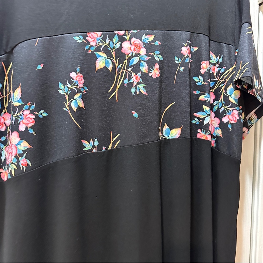NWOT Black with pink floral design top - Size 2X - Excellent Condition - Picture 3 of 9